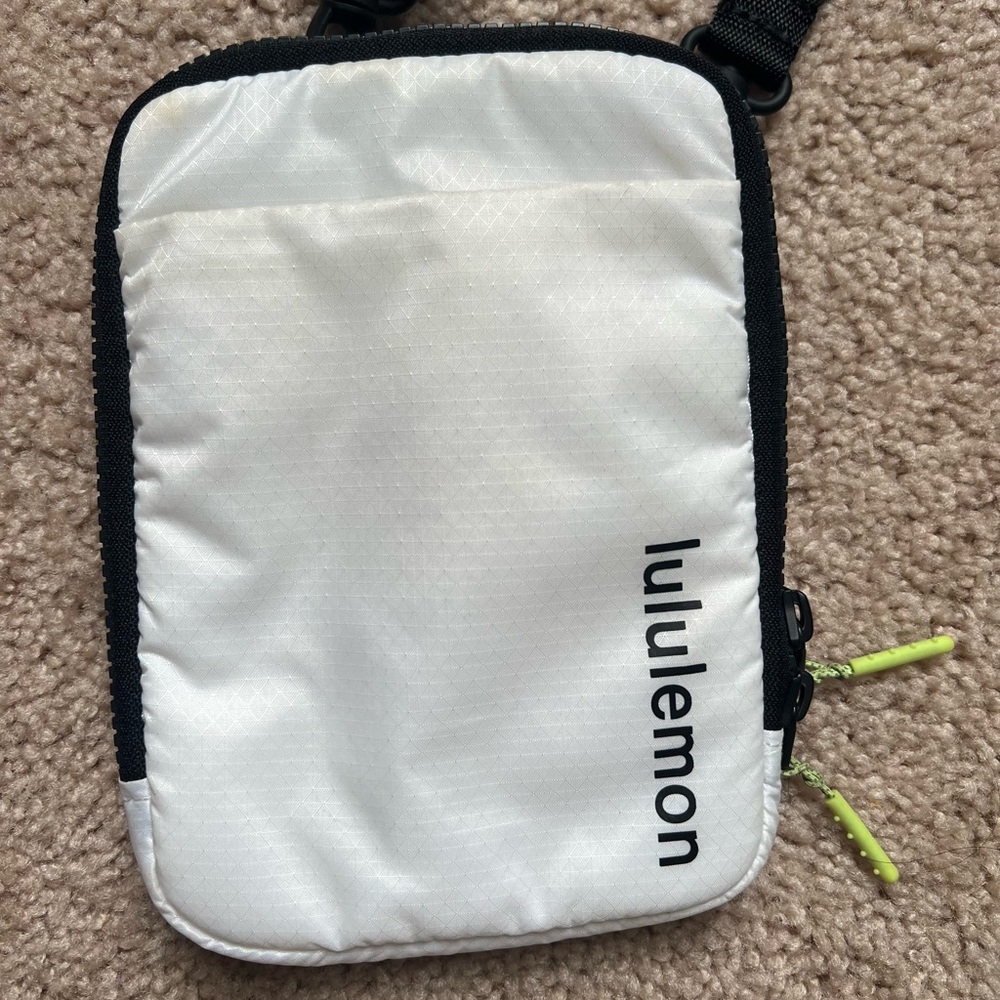 Lululemon easy access crossbody